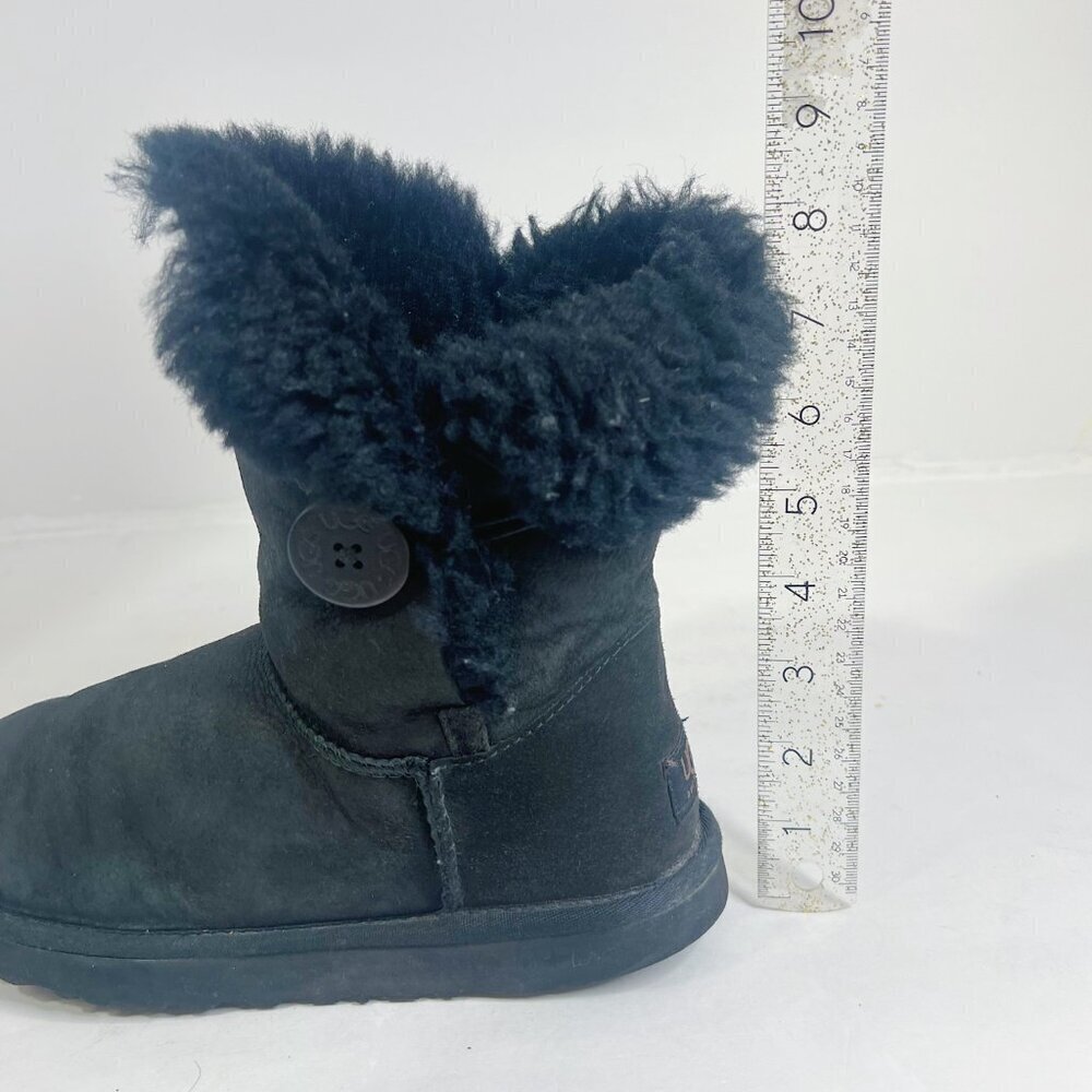 UGG Australia Women's Bailey Button II Black Sheepskin Boot Bootie Size 7 - Picture 8 of 13